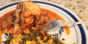 asi queda el pollo con champiñones y chipotle